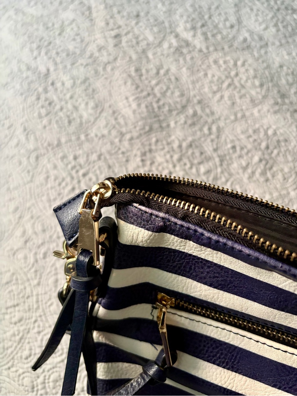 Poppy & Peonies Everday Crossbody in Navy and White Striped with Gold Hardware - Picture 7 of 10